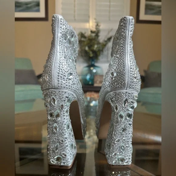 New Jessica Simpson Womens Sz6/36.5
Dollyi Crystal Embellished Bootie
Silver - Picture 6 of 10